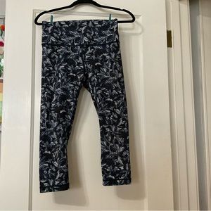 Lululemon Wunder Under Crop Leggings Navy Floral Size 8 Women Workout Activewear